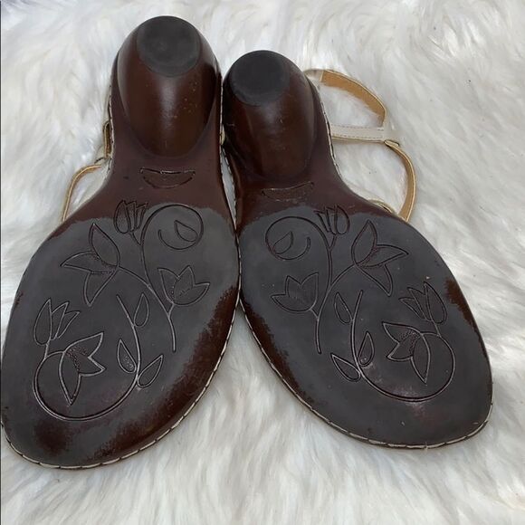 Born BOC Winter White Leather Thong Sandal… - Picture 6 of 8